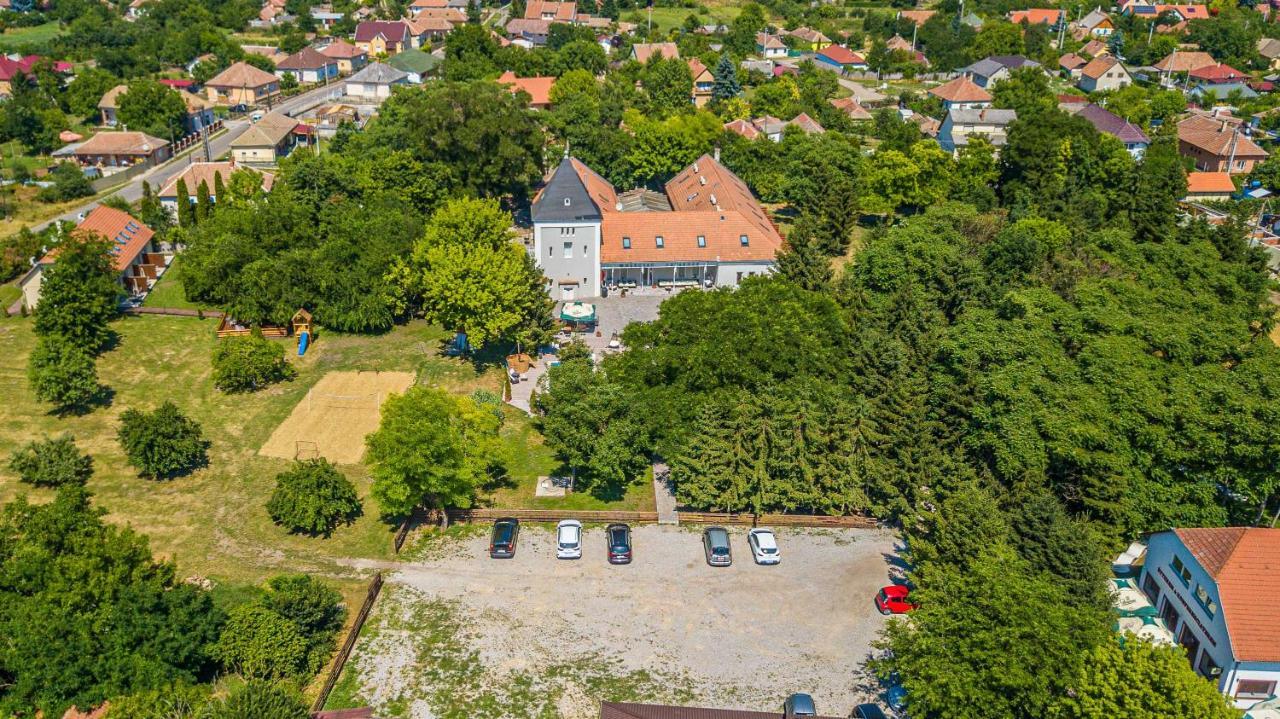 Herczeg Udvarhaz Hotel *