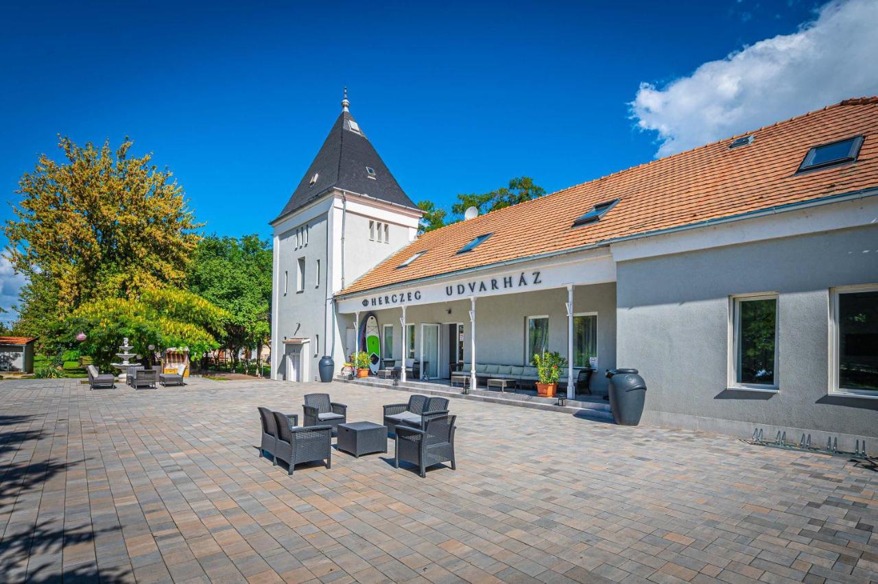 Herczeg Udvarhaz Hotel *